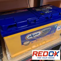 AKOM EFB Akumulator 12V 100Ah D+ - Redox - 1